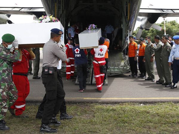 12 Jenazah Dikirim ke Surabaya dengan Hercules