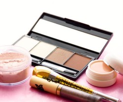 5 Fungsi Lain dari Concealer, Alas Lipstik Hingga Eyeshadow