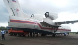 Hujan Besar Sambut Kedatangan BE-200 Rusia Tiba di Pangkalan Bun