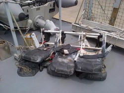 Iba KRI Bung Tomo Saat Evakuasi 1 Keluarga yang Terikat Jok Pesawat QZ8501