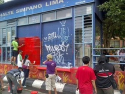 Di Car Free Day, Wali Kota Semarang Hapus Vandalisme di Halte Bus