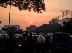 Ada Sunset Cantik di Balik Kemacetan Jakarta!