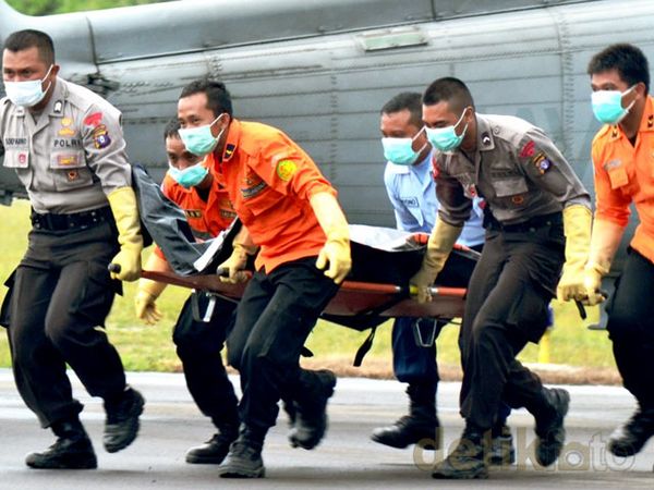 Tiga Jenazah Diturunkan dari Seahawck ke Pangkalan Bun