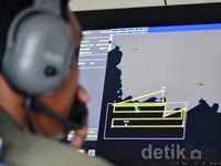 Pesawat CN-235 Dapati Benda Terapung di Lokasi Jatuhnya AirAsia