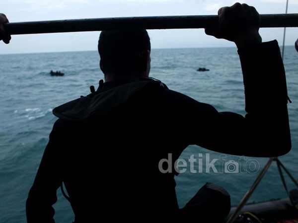 Tim Penyelam TNI AL Siap Cari Bangkai AirAsia