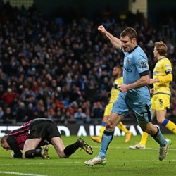 Dua Gol Milner Loloskan City ke Babak Keempat