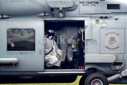 Tim SAR Amerika yang Steril Saat Evakuasi Jenazah Korban AirAsia dari Laut