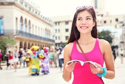 Cari Pacar & 4 Cara Bikin Traveling Sendirian Lebih Seru