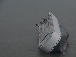 Kapal Pengangkut Ribuan Mobil Rolls-Royce dan Bentley Karam