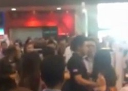 Turis Wanita Tiongkok & Thailand Berantem di Bandara Bangkok