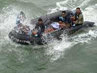 Perjuangan Tak Kenal Lelah Tim Evakuasi AirAsia