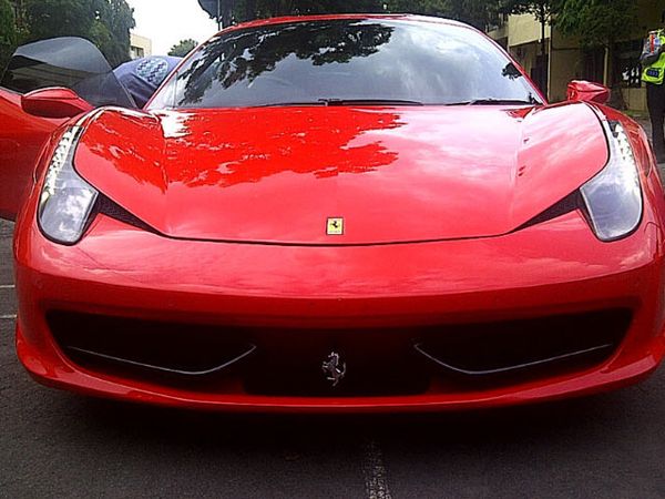 Polisi Amankan Ferrari Kebut-kebutan Tanpa Dokumen