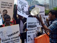 Demo Tolak Calon Dirjen Pajak di Depan Istana