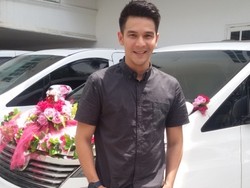 Awal Tahun, Jonathan Frizzy Sibuk Bisnis Rental Mobil