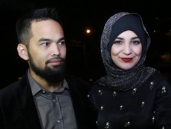 Diminta Teuku Wisnu Berhijab, Shireen Sungkar Klepek-klepek