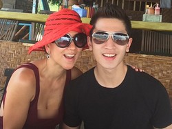 Penampilan Venna Melinda di Pantai, Seksi?