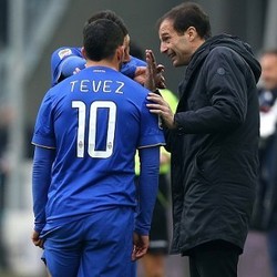 Allegri Santai Tanggapi Pernyataan Tevez soal Kontrak