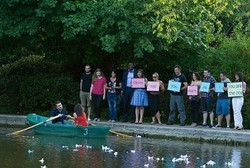 Romantisnya, Pria Ini Lamar Kekasih Seperti Adegan di Film Notebook