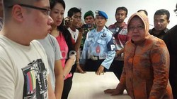 Pengorbanan Risma Bantu Keluarga Korban, Kaki Lecet Hingga Nyaris Pingsan