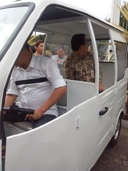Ahok Uji Coba Batik Alias Bajaj Listrik