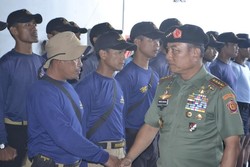Panglima TNI Kepada Pasukan di KRI Banda Aceh: Kalian Membanggakan!
