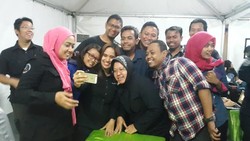 Dituding Tidak Bekerja karena Urus Keluarga Korban AirAsia, Ini Jawaban Risma