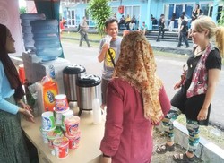 Setiap Hari, Warga Sediakan Makan dan Minum Gratis di Pangkalan Bun
