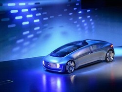 Mercy Unjuk Gigi Mobil Tanpa Sopirnya