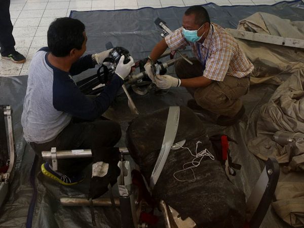 KNKT Mulai Periksa Serpihan AirAsia