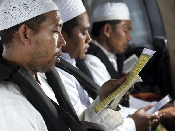 8 Ustad Doa Bersama di Lokasi Jatuhnya AirAsia