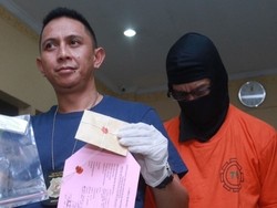 Saat Ditangkap, Fariz RM Tengah Main Gitar Sambil Isap Ganja