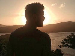 Dikabarkan Meninggal Dunia, Ricky Martin Kirim Foto dari Surga