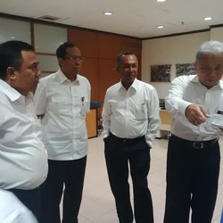 PNS dan Pejabat PU Wajib Pakai Seragam Kerja Ala Jokowi