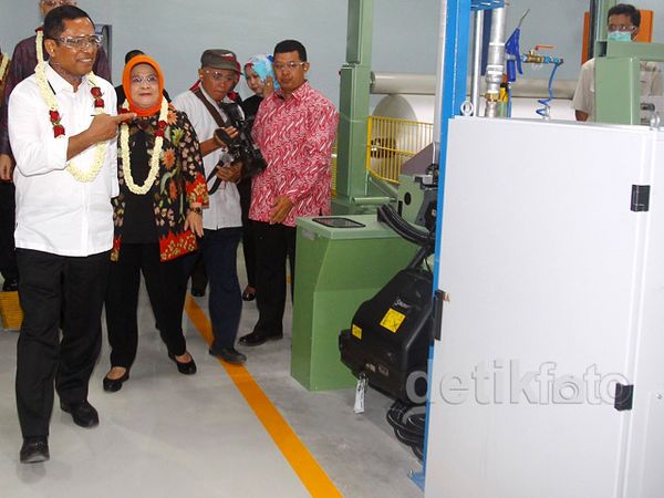 Menperin Saleh Husein Resmikan Pabrik Serat Ban