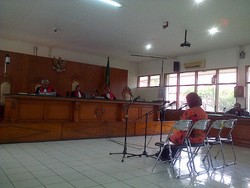 Tangis Mantan Hakim Tinggi Jabar Usai Dituntut 11 Tahun Penjara