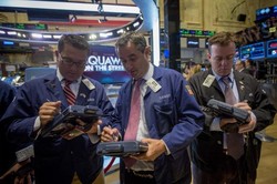 Wall Street Alami Hari Terburuk Sejak Oktober Tahun Lalu