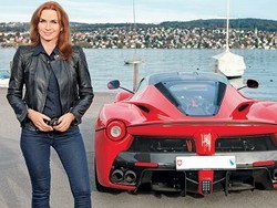 Wanita Cantik Ini Punya Ferrari Terganas