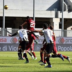 Kalahkan Udinese, Roma Tempel Juventus