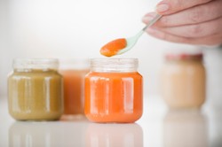 Menyantap Makanan Bayi hingga Mengikuti Pola Makan Karl Lagerfeld