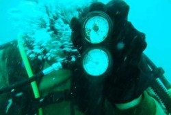 Tak Kenal Lelah, Begini Aktivitas Tim Penyelam Menjelang Tengah Malam