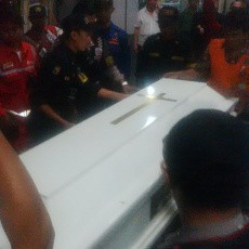 Chiara Hanya Diam Termenung Melihat Peti Mati Ibu dan Kakaknya