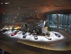 Melihat Showroom Pusat BMW di Jerman yang Wow Banget