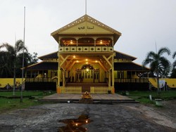 Menapak Sejarah Kota Pontianak di Keraton Kadriyahh