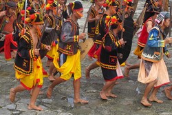 Tari Perang di Nias yang Keren & Mistis