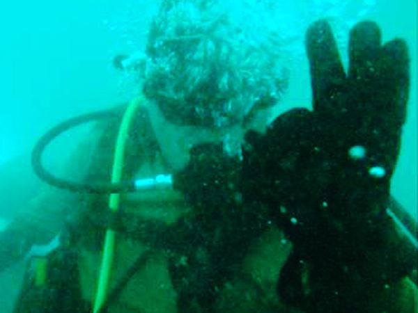 Ini Dia Aksi Penyelam Marinir Cari Ekor AirAsia