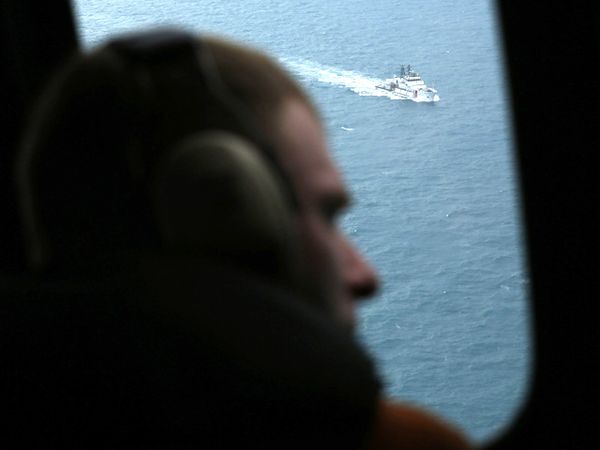 Pencarian Korban AirAsia Terus Dilakukan