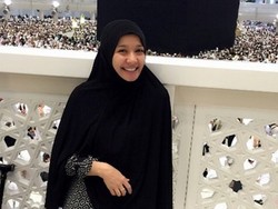 Tanpa Make Up, Laudya Cynthia Bella Cantik Berhijab