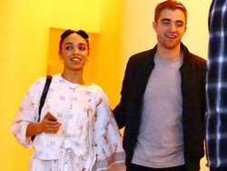 Pacar Baru Robert Pattinson Dinilai Lebih Seru Dibanding Kristen Stewart