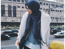 Hijab Style: Padu Padan Stylish Ala Si Cantik Alexandra Golovkova