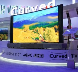 TV Raksasa 3D Ini Jadi Primadona